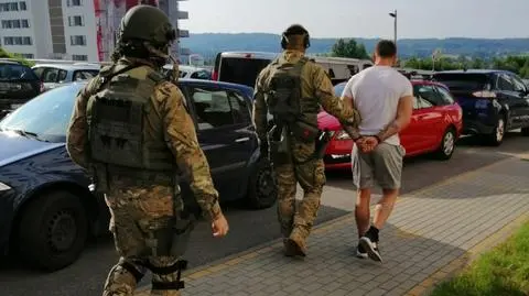 "Żądali zadośćuczynienia, bo znajoma nie była zadowolona z zakupu". Odpowiedzą za wymuszenie