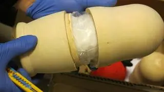 Otwieranie jednej z zabawek