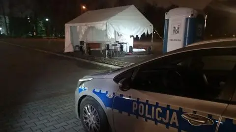 "Podpalenie przez oblanie łatwopalną cieczą". Płonął punkt pobierania wymazów do testów na koronawirusa