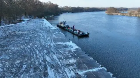 Samochód wpadł do Odry we Wrocławiu