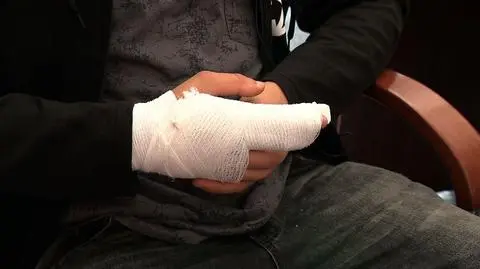 Kwestował przed sklepem, twierdzi, że pobili go policjanci. "Uderzali po głowie, dusili, odebrali telefon"