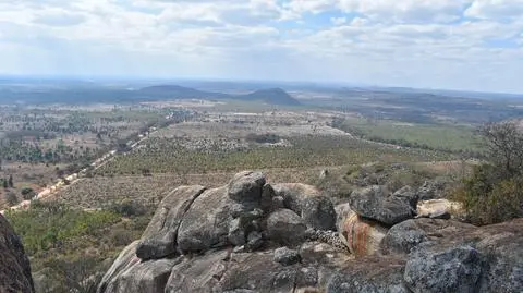 Zamiast pieniędzy mają dostać bony. Rząd złamał umowę