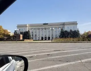 Zdjęcie siedziby władz obwodowych w okupowanym Chersoniu 