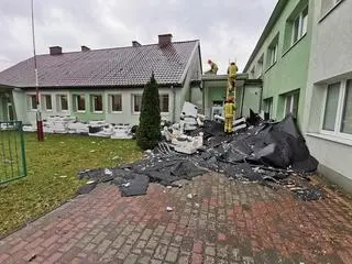 Dach szkoły znów został zniszczony