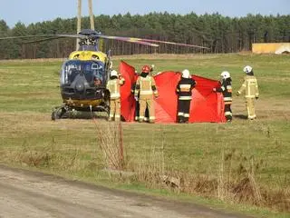 Poszkodowanego do szpitala przetransportował śmigłowiec Lotniczego Pogotowia Ratunkowego