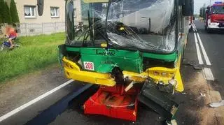 Autobus po zderzeniu ze skodą