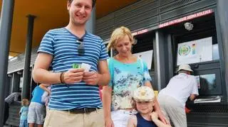 Niektórzy wyrabiali swoje karty kibiców 