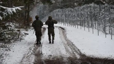 Żołnierze 16. Dywizji Zmechanizowanej pełnią służbę na granicy polsko-białoruskiej