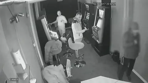 Poszukiwani za napad na pracownicę lokalu
