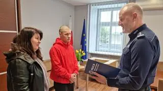 17-latek pomógł seniorowi, którego z domu wyrzucił syn
