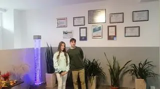Uczniowie Maria Luterek i Kacper Gorzel chwalą sobie nowe rozwiązanie. Twierdzą, że mają teraz większą motywację do nauki