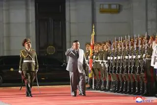 Parada z okazji 75. rocznicy założenia Partii Pracy Korei