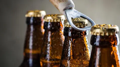 piwo napoj butelka kapsel otwieracz shutterstock_290775062_1