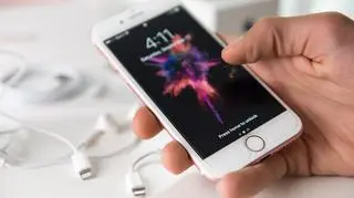 Zarządy rosyjskich szpitali zakazują personelowi korzystania z telefonów Apple