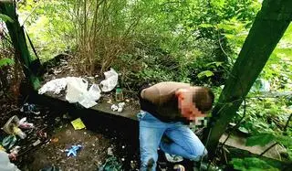 Czekał w krzakach z reklamówką pełną narkotyków. Niedawno wyszedł z więzienia