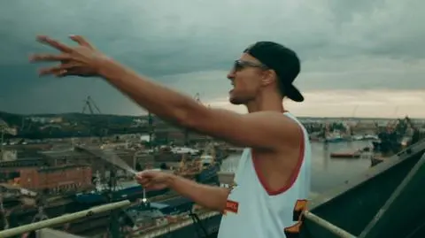 Koncert z okazji Międzynarodowego Dnia Pokoju. Wśród artystów polski raper L.U.C.