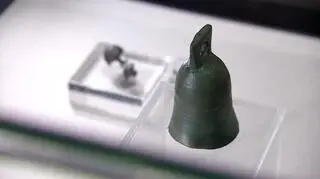 Świetnie zachowany, mający co najmniej 1600 lat, rzymski dzwonek. Być może "pamiątka" z barbarzyńskiej wyprawy łupieżczej