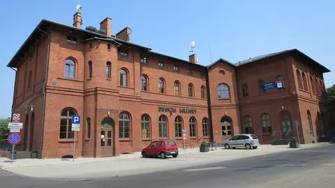 Pasażer zginął na dworcu kolejowym. Wpadł pod pociąg podczas próby wysiadania