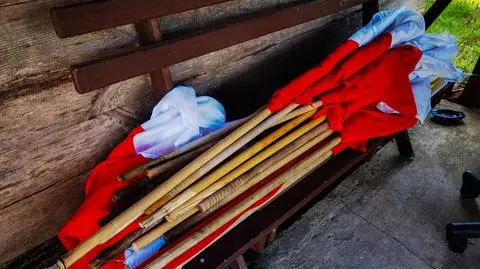 Z ulic zniknęło niemal 30 flag. Trzy osoby zatrzymane