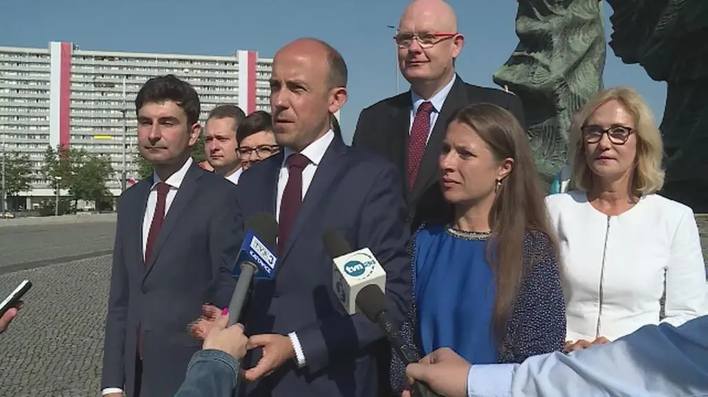 Delegacja PO-KO pod Pomnikiem Powstańców Śląskich w Katowicach