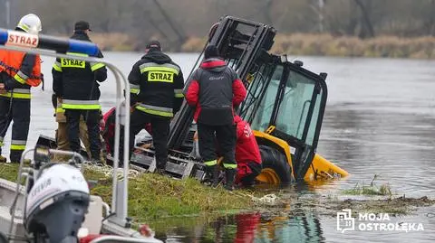 Wózek widłowy zsunął się do rzeki. Ciało kierowcy odnaleziono kilkaset metrów dalej