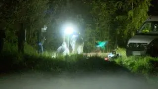 Ciało zawinięte w materiał znalezione niedaleko rzeki