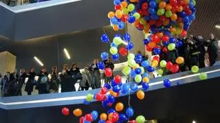 Spod sufitu wysypało się tysiąc balonów