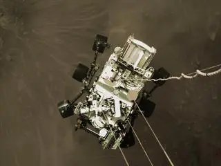 Pierwsze kolorowe zdjęcie łazika Perseverance na tle Marsa 