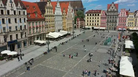 Ogródki restauracyjne otwarte. Relacja z wrocławskiego rynku