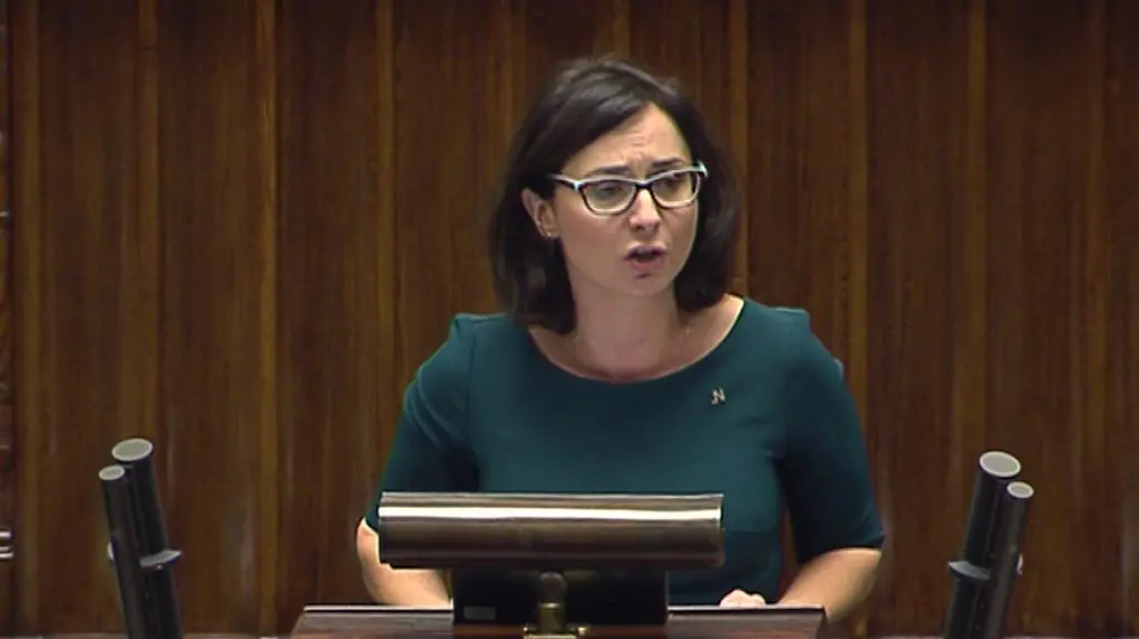 "Premier zamówiła filiżanki za 29 tys. złotych. A na opiekę nad śmiertelnie chorym dzieckiem oferujecie 4 tys. złotych?"