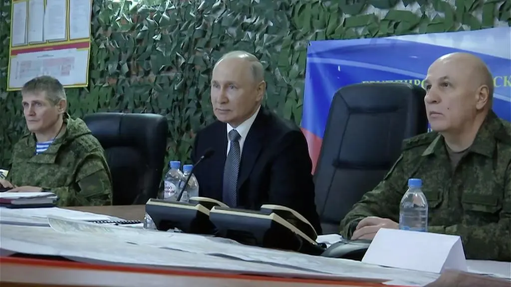 Władimir Putin z dowódcami sił walczących w Ukrainie. Zdjęcie z 18 kwietnia tego roku    