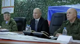 Władimir Putin z dowódcami sił walczących w Ukrainie. Zdjęcie z 18 kwietnia tego roku    