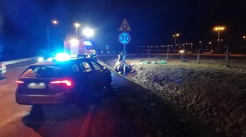 Auto wypadło z drogi, zginęła pasażerka. Policja zatrzymała pijanego 38-latka