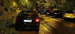 Auto bez kierowcy wjechało na chodnik