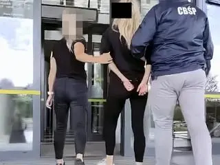 Zatrzymani doprowadzeni do białostockiej Prokuratury Regionalnej