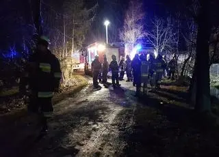 Auto wpadło do potoku, kierowca nie żyje