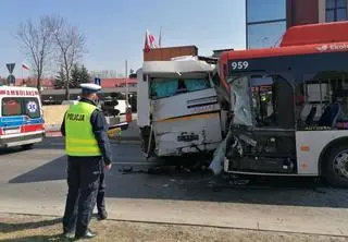 Pasażerowie obu pojazdów zostali poszkodowani