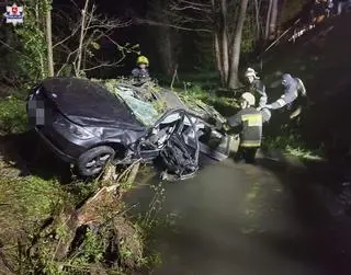 Wjechał do wody, rozbił auto