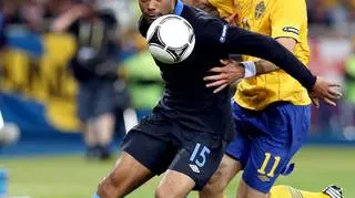 Joleon Lescott z Anglii i  Johan Elmander ze Szwecji
