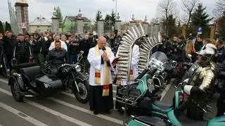 Maszyna miała przymocowane husarskie skrzydła 