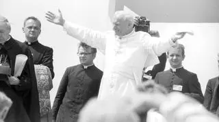 Papież Jan Paweł II w Polsce (archiwalne zdjęcia)