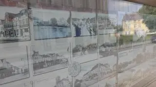 Wystawa zakładu fotograficznego, a na niej - Landsberg, pruskie miasteczko, po drugiej wojnie światowej przemianowane na Górowo Iławeckie