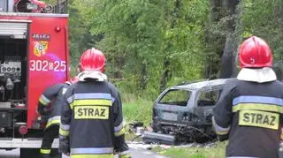 Kierowca spłonął uwięziony w aucie