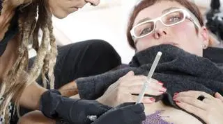 Podczas konwentu każdy może obejrzeć  tatuatorów przy pracy