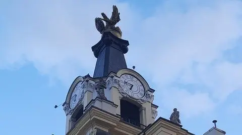 Cyferblaty skierowane są na cztery strony świata  