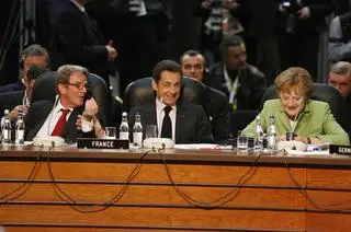 Nicolas Sarkozy i Angela Merkel w Bukareszcie w 2008 roku