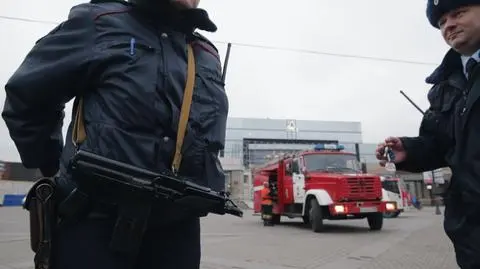 Ewakuacja stacji metra w Petersburgu. Informacja o bombie