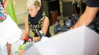 Skupiona menadżer i projektantka sukien Justyny, Viola Maksymowicz 