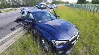 Auto dostawcze uderzyło w tył nieozkanowanego radiowozu