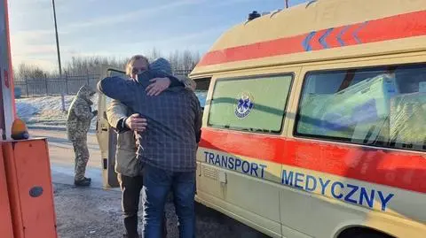 Парапланеристи з Помор’я  передали Україні автомобіль швидкої допомоги. Повний не тільки медичних засобів, але й ... печива. "Це - диво"